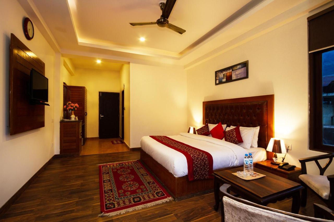 Hotel The Spruce Mansion Manāli Esterno foto